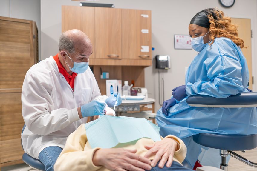 A His Hands volunteer clinician providing care to a patient.
